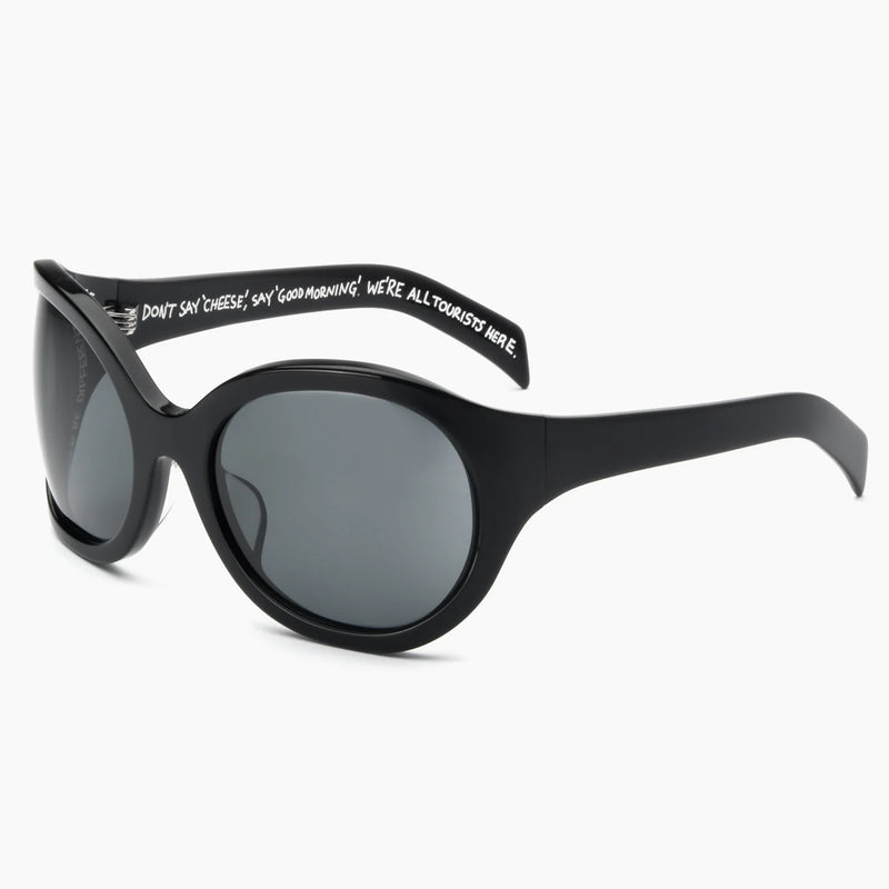 ALL TOURISTS HERE SUNGLASSES (BLACK)